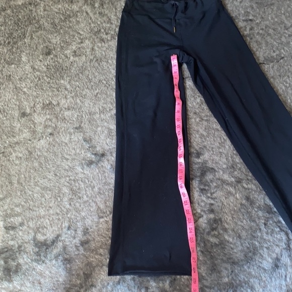 Lululemon black fleece flare pants Sz  6 - Picture 7 of 11